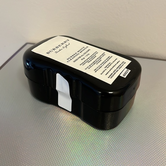 Burberry rubber rain boot cleaner cleaning - Picture 2 of 2